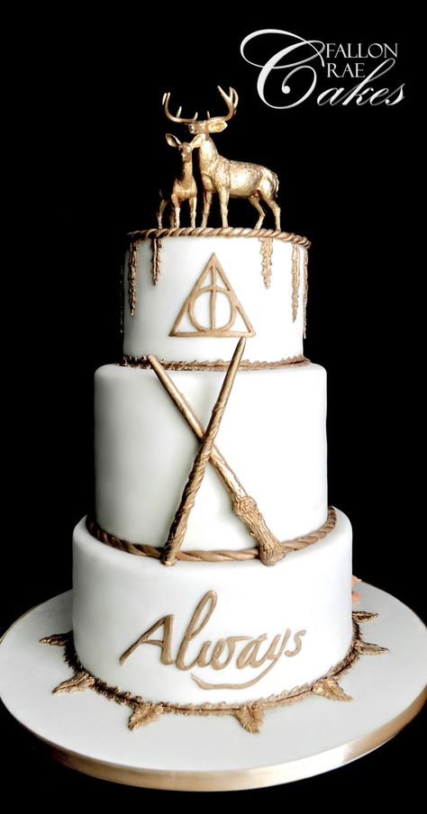 Harry Potter Wedding Cake This is a cake I created for a lovely Harry Potter themed wedding! It consisted of the gold stag, doe, Harry'... Harry Potter Wedding Cake, Dolci Harry Potter, Tort Harry Potter, Harry Potter Torte, Gateau Harry Potter, Harry Potter Birthday Cake, Harry Potter Wedding Theme, Harry Potter Food, Anniversaire Harry Potter