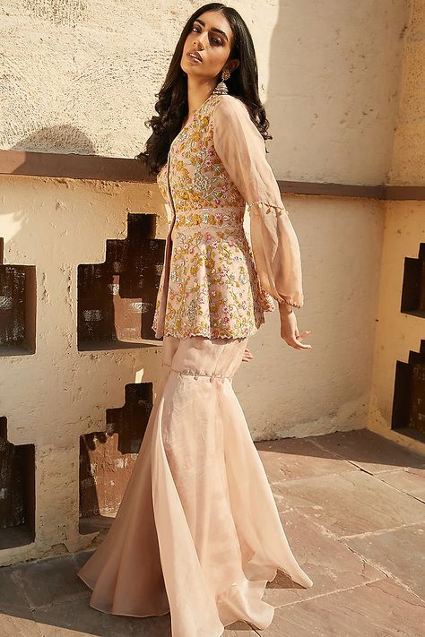 Peach Silk Organza & Tulle Gharara Set Design by Radhika & Raghav at Pernia's Pop Up Shop 2022 Kurta And Sharara Set, Gharara Pants, V Neck Kurta, Kurta And Sharara, Gharara Suits, Embroidered Motifs, Simple Pakistani Dresses, Sharara Set, Peplum Styles