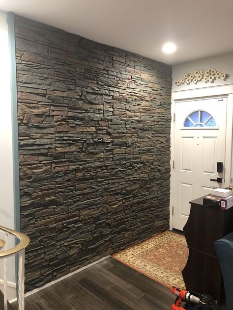 Faux Stone Wall Interior, Fake Stone Wall, Diy Stone Wall, Decorative Stone Wall, Wall Cladding Designs, Accent Wall Entryway, Cladding Stone, Stone Entryway, Indoor Stairs