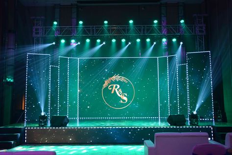 Led Wall Wedding Backdrop, Carnival Stage Decorations, Sangeet Led Wall Stage, Led Screen Stage Design For Sangeet, Led Screen Backdrop Stage Design Wedding, Sangeet Led Backdrop, Wedding Led Screen Backdrop, Sangeet Stage Decor With Led Screen, Led Screen Stage Design Backdrops