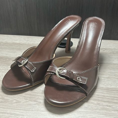 Size 10 Shoes For Women, Womens Business Shoes, Weird Heels, Graduation Heels, Leather School Shoes, Student Shoes, Brown High Heels, Vacation Shoes, Heels Prom