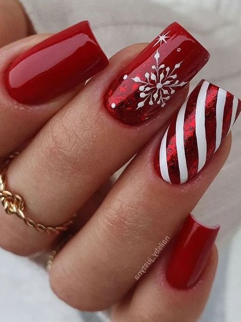 red acrylic nails with candy cane stripes Red Christmas Nails, Christmas Gel Nails, Her Nails, Christmas Nails Acrylic, Festival Nails, Nagel Inspo, Xmas Nails, Christmas Nail Designs, Nailed It