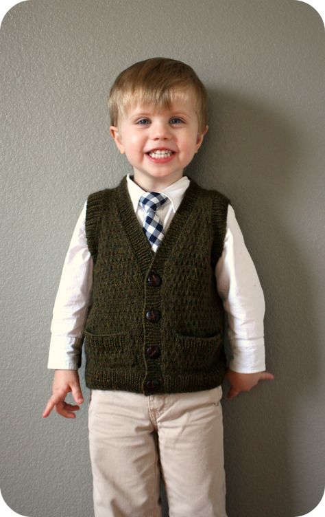 Crochet Vest Pattern Free, Diy Crochet Sweater, Knit Vest Pattern Free, Knit Vest Outfit, Boys Knit Sweaters, Baby Boy Vest, Sweater Tutorial, Vest Pattern Free, Toddler Vest