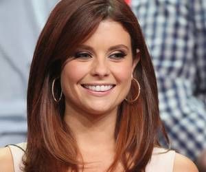 . Joanna Garcia Hair, Joanna Garcia Swisher Hair, Brown Hair Blue Eyes Pale Skin, Joanna Garcia Swisher, Hair Color Auburn Brown, Medium Ombre Hair, Joanna Garcia, Dark Auburn Hair, Bangs For Round Face