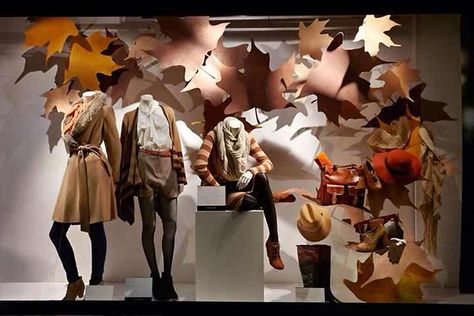 Fall Autumn Window Display, Display Visual Merchandising, Window Display Retail, Visual Merchandising Displays, Window Display Design, Autumn Display, Retail Merchandising, Shop Window Design, Retail Design Blog