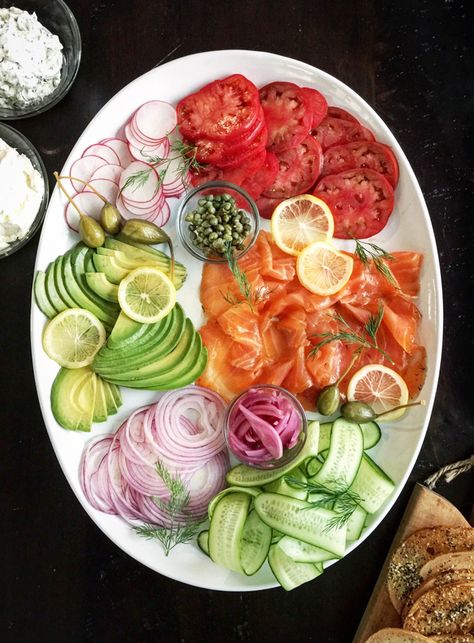 smoked salmon platter presentation Smoked Salmon Platter, Salmon Platter, Bagel Bar, Smoked Salmon Bagel, Salmon Bagel, Seafood Platter, Seafood Appetizers, Snacks Für Party, Challah