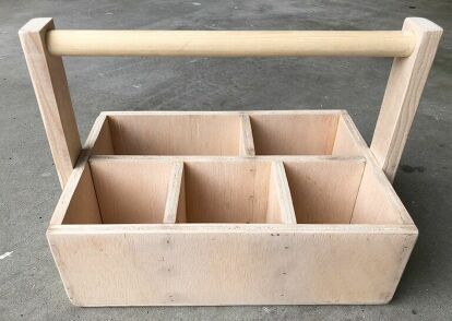 This DIY Utensil Caddy is an easy build with just the right amount of a rustic touch. Since we are in the season where friends and family gather outside to enjoy the warmer weather I thought this wood caddy would be the perfect build. This utensil caddy will store all your dining utensils, napkins and salt and pepper. Choose any canister for the silverware; mason jars, tin cans or little buckets.After the cuts I attached all four pieces front, back and the sides to create the frame. I… Diy Utensil Caddy, Diy Christmas Gifts For Men, Caddy Diy, Silverware Caddy, Diy Utensils, Rosé Dog, Utensil Caddy, Silverware Holder, Wood Utensils