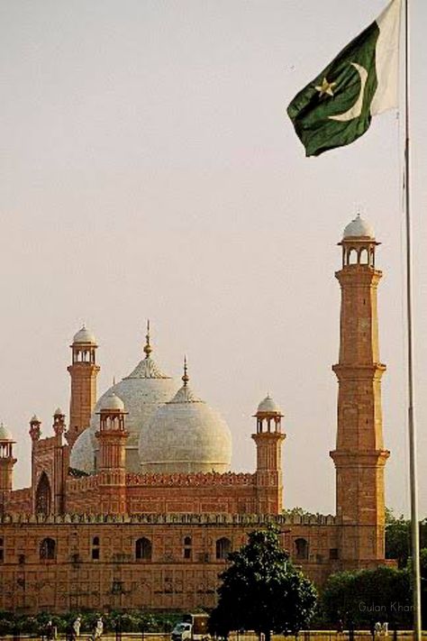 Pakistani Wallpaper, Pak Flag, Badshahi Masjid, Pakistan Wallpaper, Badshahi Mosque, Pakistan Tourism, Pakistan Art, South Asian Aesthetic, Pakistan Culture