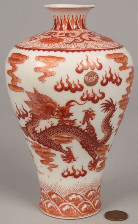 Ancient Chinese Porcelain, Chinese Ceramic Art, Antique Chinese Porcelain, Chinese Vase Tattoo, Chinese Porcelain Pattern, Chinese Vases, Asian Vases, Chinese Porcelain Vase, Temple Jar