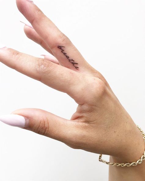 J O J O 🖤 C H R O N I C  I N K on Instagram: “Laura 🖤 #jojochronicink” Arrow Tat, Inside Finger Tattoos, Gemini Tattoos, Finger Tattoo For Women, Finger Tattoo Designs, Palm Tattoos, Meaningful Tattoos For Women, Small Girl Tattoos, Small Meaningful Tattoos