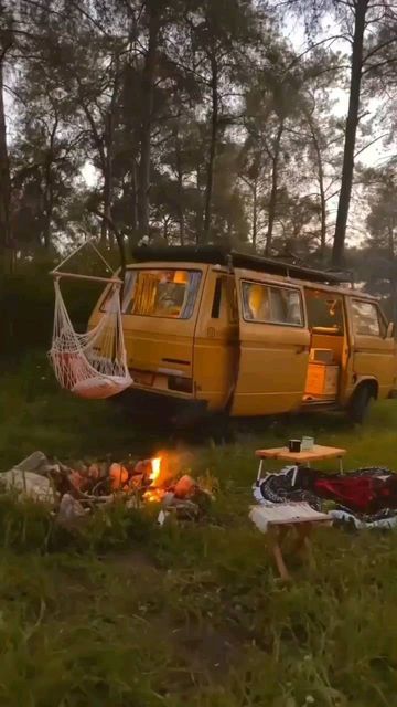 Combi Hippie, Van Life Aesthetic, Vw T3 Syncro, Vans Aesthetic, T3 Vw, Auto Camping, Old School Bus, Seni Arab, Kombi Home