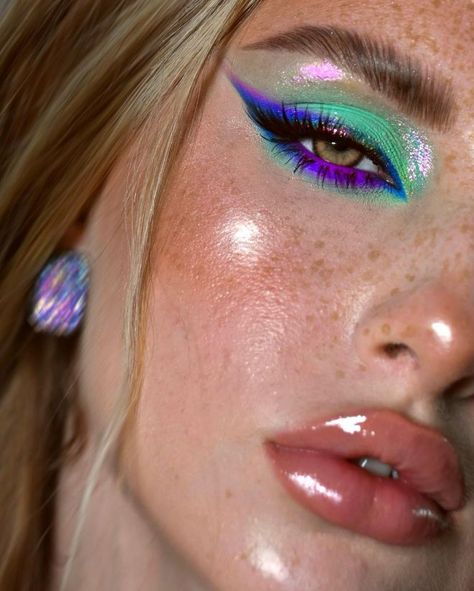 Crazy Eyeshadow Looks, Inspired Makeup Looks, Crazy Eyeshadow, Colourful Eyeshadow, Punk Makeup, Rave Makeup, Green Makeup, Dope Makeup, Inspired Makeup