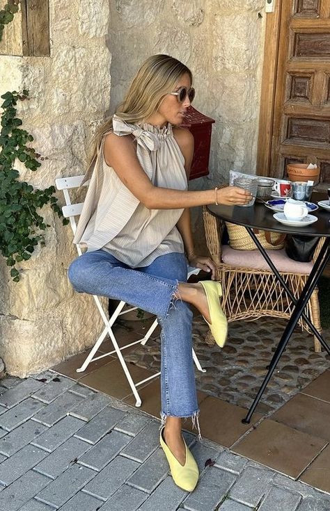 Spanish Street Style
#MadrileniansInMadrid
Moda Española
Madrilenians
#BarcelonaStreetStyle
#Cayetanas Pocket Craft, Dirndl Outfit, Ruffle Collar Blouse, Blue Zones, Stripe Fabric, Mini Robes, Elegant Blouses, Weave Style, Striped Sleeve