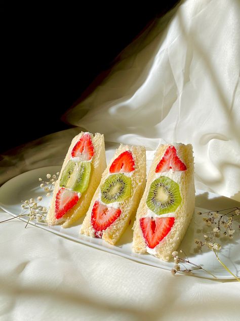 japanese fruit sandwiches, aesthetic, squishy photoshoot Japanese Fruit Sandwiches, Sandwiches Aesthetic, Fruit Sandwiches, Japanese Fruit, Sandwiches, Fruit, Cake