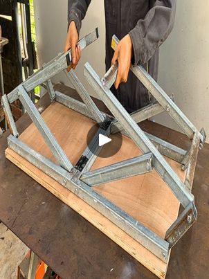 Welding Table Diy, Iron Furniture Design, Diy Ladder, Folding Ladder, Diy House Plans, Barndominium Ideas With Shop, Metal Furniture Design, Carpentry Diy, Folding Furniture