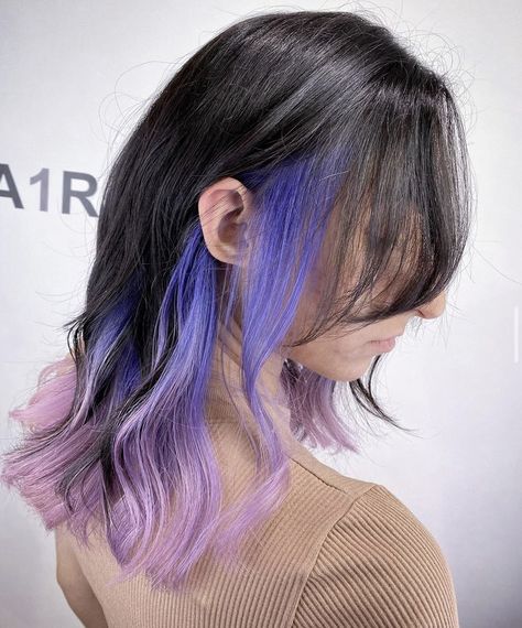 hair_one_tino instagram Black Hair Peekaboo, Blonde Hair With Blue Highlights, Peekaboo Hair Ideas, Purple Peekaboo Highlights, Purple Peekaboo Hair, Hair Peekaboo, Pink Peekaboo Hair, Blue Peekaboo, Purple Hair Color Ombre