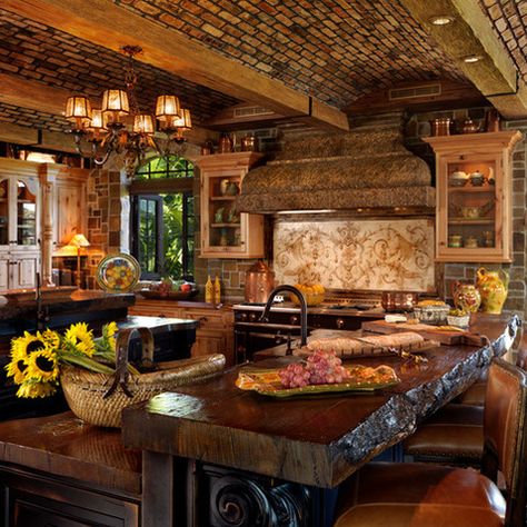 Rustic Tuscan Kitchen...what a unique countertop, love it, looks like carved out of real tree -Mari Mediterranean Kitchens, Style Toscan, Mediterranean Kitchen Design, Mediterranean Kitchen, Interior Design Per La Casa, Tuscan Design, Tuscan Kitchen, Rustic Italian, Mediterranean Home Decor