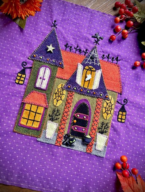 SCAIRBNB Block 2 FREE Digital Download Fall Applique, Halloween Quilt Patterns, Halloween Applique, Casa Halloween, Abstract Embroidery, Hand Embroidery Kit, Applique Quilting, Halloween Quilts, Fall Quilts