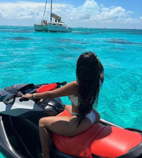 Vacation Asthetic Picture, Ski Pics, Black Girls Luxury Lifestyle, Ski Pictures, Pool Picture, Vacation Goals, Girls Vacation, Rich Girl Lifestyle, Vacation Mood