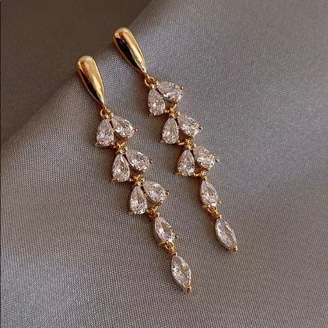 Gorgeous Crystal Earrings With Gold Clip Looks So Stunning With Simplicity For An Everyday Or Evening Use. Unbranded Dainty Gold Dangle Earrings, Floral Gold Earrings, Xv Jewelry, Rose Gold Bridal Jewelry, Boho Wedding Earrings, Gold Bridal Earrings, Rose Gold Bridal, Gold Clips, Anthropologie Jewelry