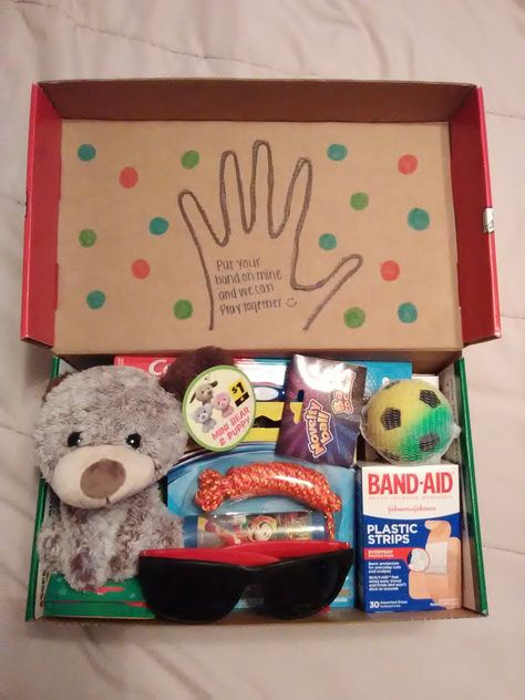 Shoebox Donation Ideas, Hope Box Ideas, Christmas Shoe Box Ideas Kids, All About Me Shoebox Project, Shoebox Aesthetic, Occ Boxes Ideas, Occ Shoebox Ideas Diy, Operation Shoebox Ideas, Christmas Shoebox Ideas Samaritan's Purse