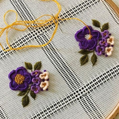 Simple Hand Embroidery Patterns, Simple Embroidery Designs, Hand Embroidery Patterns Flowers, Hand Embroidery Videos, Diy Embroidery Patterns, Basic Embroidery Stitches, Handmade Embroidery Designs, Hand Embroidery Flowers, Embroidery Flowers Pattern