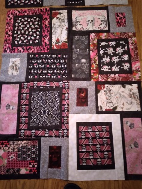 Gothic Quilt Ideas, Gothic Quilt Pattern, Goth Quilt, Goth Quilt Ideas, Epp Coffin Quilt, Grunge Fabric Quilts, Tula Pink Skull Quilt, Pink Crib, Pastel Punk