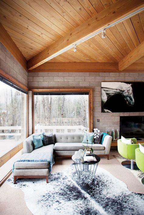 Cinder Block & Wood - I love the juxtaposition of finished and unfinished in this SMART play on materials. Aspen Cabin, Urban Cabin, Cinder Block House, Concrete Homes, Chicago Living, Block House, Cinder Block Walls, Space Project, Cabin Chic