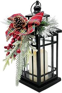 Elegant Christmas Centerpieces, Trendy Christmas Decor, Holiday Lanterns, Lantern Candle Decor, Christmas Mantel Decorations, Fun Christmas Decorations, Vintage Lanterns, Christmas Lanterns, Christmas Mantels