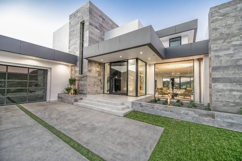 Modern Lakeview - Contemporary - Exterior - Los Angeles - by Sophisticate Interiors | Houzz Contemporary Exterior Homes, Exterior Home Design, Contemporary House Exterior, Stucco Exterior, Contemporary Exterior, Exterior Home, Modern Beach House, Exterior Stone, Modern House Plan