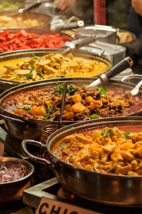 The Culinary Food Culture of London Indian Wedding Food, Indian Catering, World Street Food, Catering Food Displays, Uk Recipes, London Food, Indian Street Food, English Food, Seasonal Food