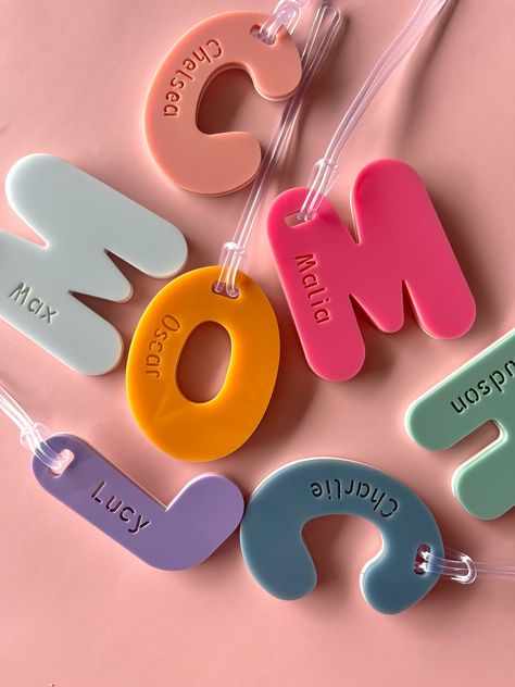 Name Keyrings, Drukarka 3d, Letter Bag, Bag Tag, Simple Bags, Bag Tags, Cricut Projects, Clay Crafts, Teacher Gifts