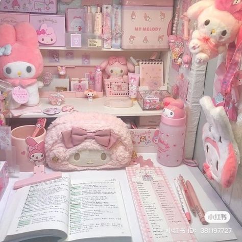 My Melody Room Ideas, Sanrio Studying, Kawaii Study, Kawaii Room Ideas, Hello Kitty Room Decor, Studera Motivation, Cute Stationary School Supplies, Stuff Animals, Hello Kitty Rooms