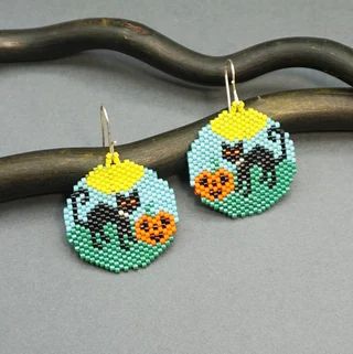 View GEOMETRIC EARRINGS by LoveNatureGifts on Etsy Halloween Beaded Jewelry, Seed Bead Projects, Seed Bead Crafts, Pumpkin Bead, Motifs Perler, Halloween Beads, Seed Bead Patterns, Beading Techniques, Beaded Earrings Patterns