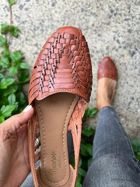 Simplistic Fashion, Huaraches Outfit, Closed Toed Shoes, Mexican Huaraches, Mexican Shoes, Boho Shoes, Wardrobe Makeover, Fashion Capsule Wardrobe, Huarache Sandals