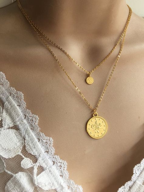 Minimal Vanity, Crystal Earrings Diy, Dubai Jewellery, Diamond Necklace Gift, Coin Jewellery, Black Cat Necklace, Gold Medallion Necklace, Oval Cut Engagement Ring, Gold Coin Necklace