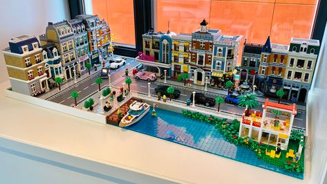 Lego City Moc, Small Lego City, Lego Town Ideas, Lego City Layout, Lego City Ideas, Lego Park, Lego City Display, Lego Zoo, Lego Beach