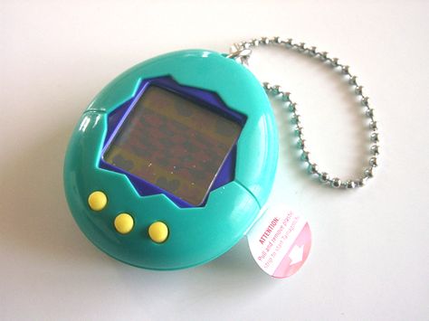 Tamagotchi Tomagachi 90s Kids, 90s Items, Pet Games, 2000s Toys, Fun Online Quizzes, Time Pass, Online Quizzes, Kawaii Toys, Virtual Pet