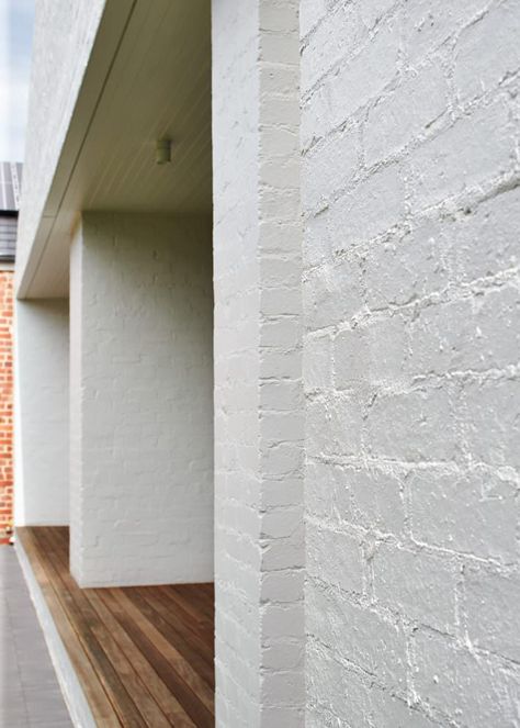 Bagged Brick Exterior, Painted White Brick House, White Brick House Exterior, Bagged Brick, Painted Brick House Exterior, Painted Brick Exterior, White Brick House, White Painted Brick, White Bungalow