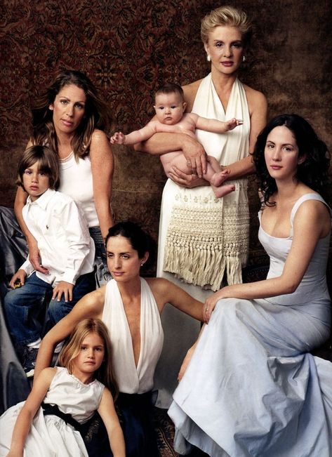 Annie Leibovitz Photography, Mark D Sikes, Annie Leibovitz, Forever Young, Mothers Love, Mother And Child, Fashion Mode, Carolina Herrera, A Group