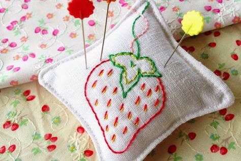 Primitive Embroidery Patterns, Embroidery Machine Patterns, Embroidery Beginners, Cute Embroidery Patterns, Free Embroidery Patterns Machine, Machine Embroidery Redwork, Basic Hand Embroidery Stitches, Hand Embroidery Patterns Free, Christmas Embroidery Patterns