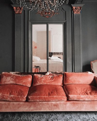 Warm Living Room Colors, Pink Velvet Couch, Coral Home Decor, Dark Grey Living Room, Pink Velvet Sofa, Grey Furniture Living Room, Couches Living, Room Decor Dark, Living Room Warm