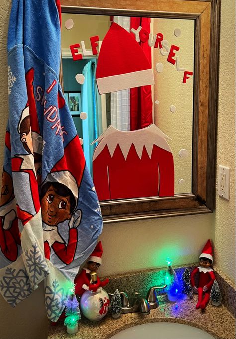 Elf Selfie, Elf Ideas Easy, Elf Yourself, Paper Cute, Awesome Elf On The Shelf Ideas, Elf Activities, Xmas Elf, Christmas Gift Wrapping Paper, Toys Art