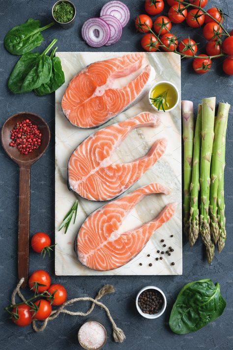 Fish Food Photography, Cooking Background, Salmon Steaks, Carnicerias Ideas, Cooking Icon, Fresh Salmon, Salmon Steak, Moms Cooking, Photo Food