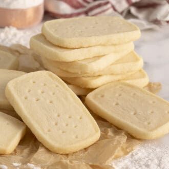 Shortbread Cookies Recipe - Preppy Kitchen Resep Puff Pastry, Preppy Kitchen, Shortbread Cookie Recipe, Cream Cheese Cookies, Cheese Cookies, Cookie Calories, Sugar Cookies Recipe, Shortbread Cookies, Tea Cakes