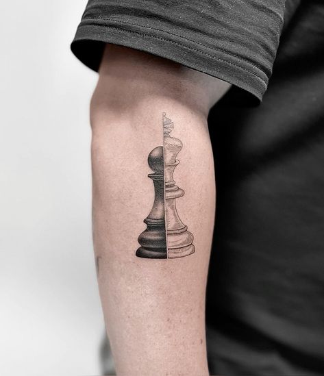 Chess Tattoo Design, Tattoo Chess, Chess Piece Tattoo, No Tattoo, Chess Tattoo, Tricep Tattoos, Deep Tattoo, Balance Tattoo, Hyper Realistic Tattoo