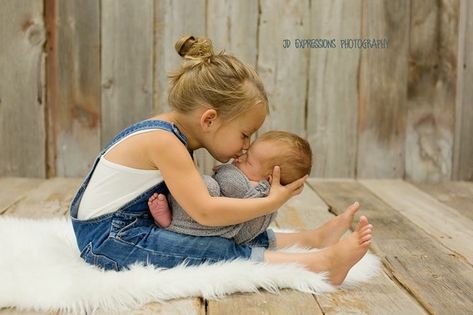 Newborn photography, siblings, baby boy, JD Expressions Photography Newborn Photography Siblings, Sibling Photography Newborn, Photography Siblings, Newborn Sibling, Foto Kids, Expressions Photography, Newborn Photography Boy, Baby Fotografie, Newborn Family Photos