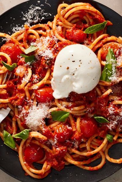 Creamy Tomato Pasta With Burrata Pasta With Burrata, Weeknight Dinner Pasta, Pasta Aesthetic, Burrata Recipe, Creamy Tomato Pasta, Pasta Vegetariana, Burrata Salad, Cherry Tomato Pasta, Homemade Spaghetti Sauce