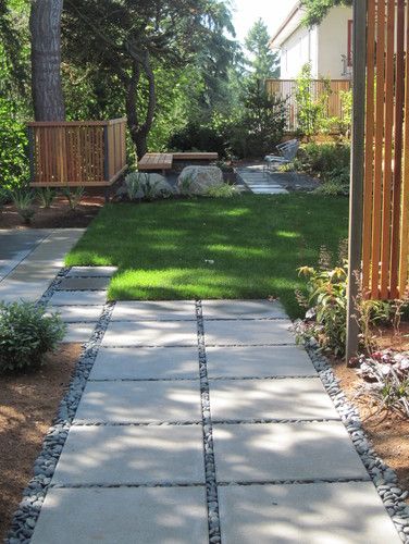 Square Paver Design, Pictures, Remodel, Decor and Ideas Sidewalk Pavers, Pavers Ideas, Moderne Have, Courtyard Landscaping, Concrete Stepping Stones, Walkway Landscaping, Pathway Landscaping, Paver Walkway, Garden Paving