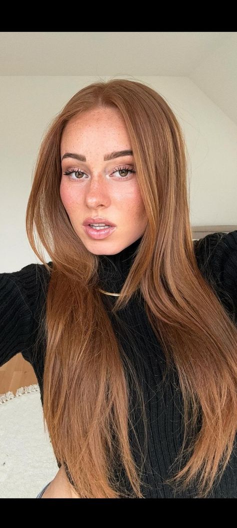 Light Copper hair and hazelnut eyes Outfit Ideas Ginger Hair, Copper On Light Brown Hair, Light Auburn Hair Color Brown, Ginger Light Hair, Ginger Hair Tanned Skin, Brown Eyes Olive Skin Hair Color, Red Hair Brown Eyes Makeup, Cowboy Copper Hair Hazel Eyes, Strawberry Blonde Babylights